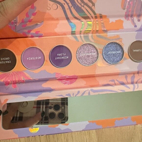 Kaleidos Lunar Lavender Futurism Eyeshadow Palette - Picture 1 of 3
